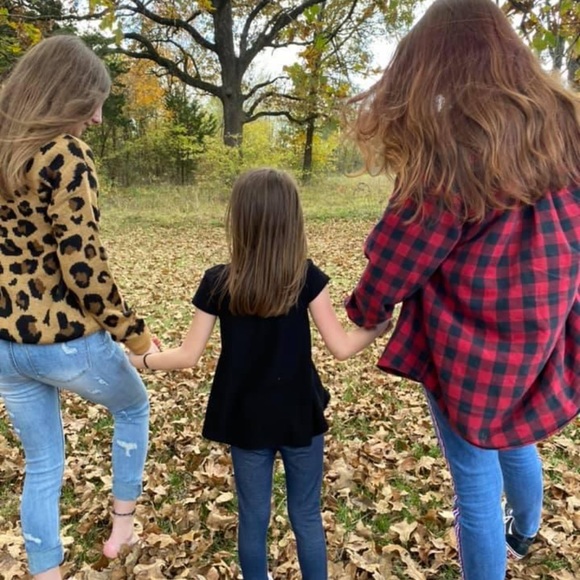 Meet your Posher, Skylee - Picture 2 of 2